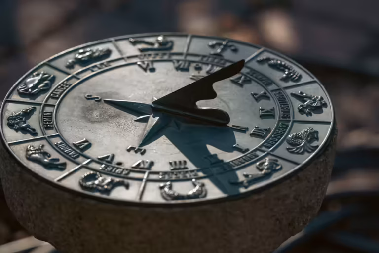 Horoscope today 14 July 2026: जानिए आपकी राशि के लिए आज दिन कैसा रहेगा।