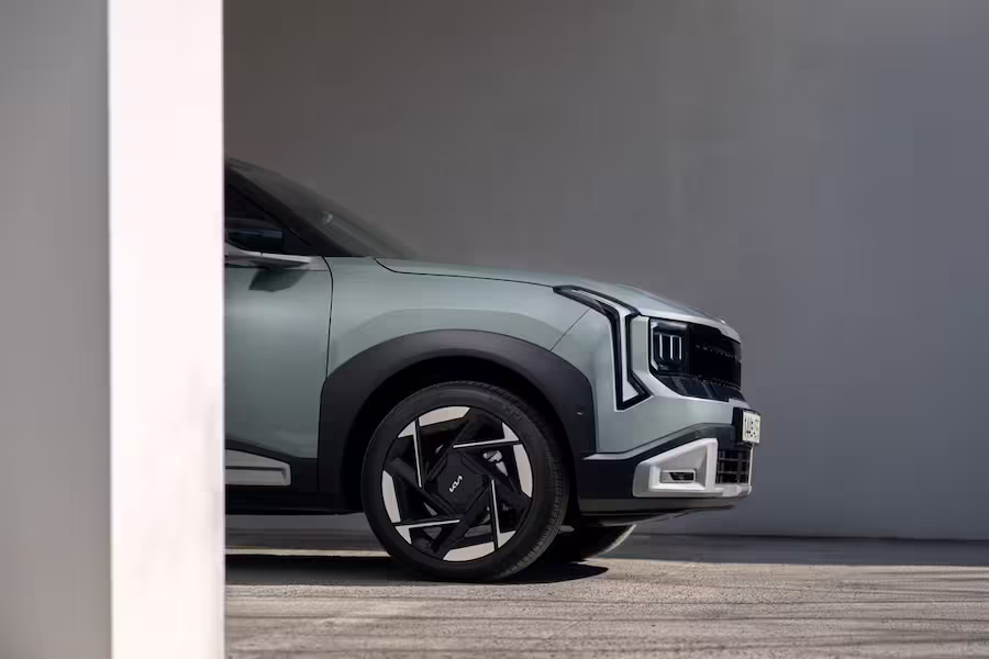 Kia Seltos बनी लोगों की पहली पसंद, 19.4 KM माइलेज, सनरूफ और 6 एयरबैग वाली SUV की कीमत ₹10.99 लाख से शुरू
