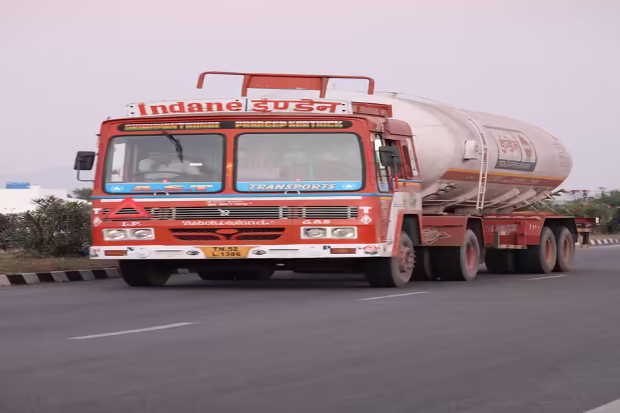 LPG सप्लाई पर मंडराया संकट, ईरान बोला- एक बूंद भी बाहर नहीं जाने देंगे