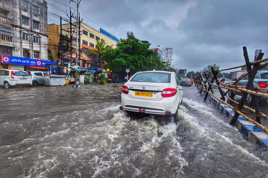 दिल्ली-NCR में रातभर बारिश से जलभराव, आज भी भारी बारिश के आसार