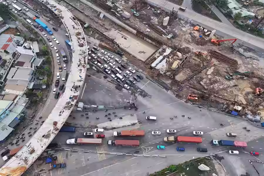 मेरठ में गंगा के तेज बहाव से गिरे हाईटेंशन के 3 टावर, VIDEO ने बढ़ाई चिंता