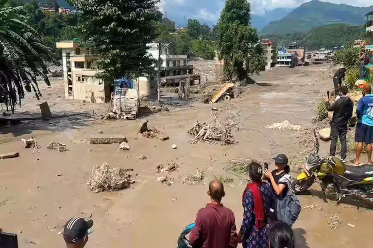 नेपाल पर फिर मंडराया भीषण बाढ़ का खतरा, वैज्ञानिकों ने दूसरे ‘जलप्रलय’ को लेकर किया आगाह