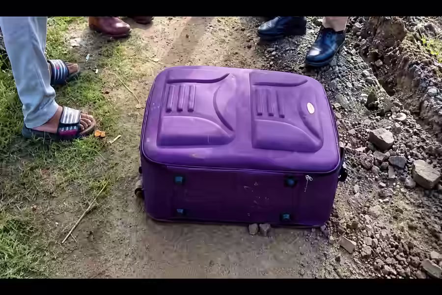 कैमूर में सड़क किनारे लावारिस ट्रॉली बैग से मचा हड़कंप, पुलिस पहुंची तो खुला राज