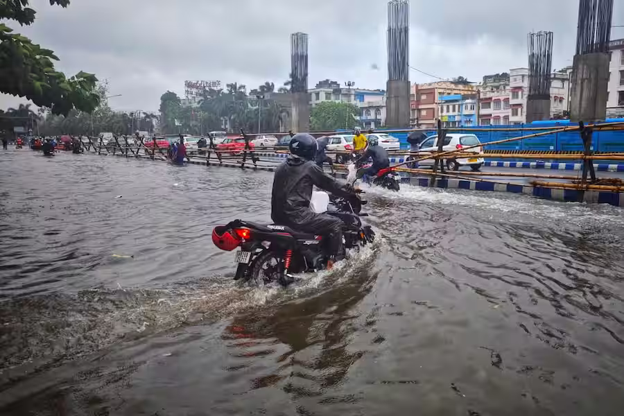 दिल्ली-NCR में बारिश का Yellow Alert, गुरुग्राम से नोएडा तक बदला मौसम; IMD ने किया अलर्ट