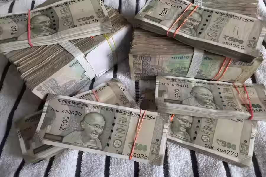 मालदा के फ्लैट से मिला नोटों का अंबार, गिनती के लिए मंगानी पड़ी मशीन