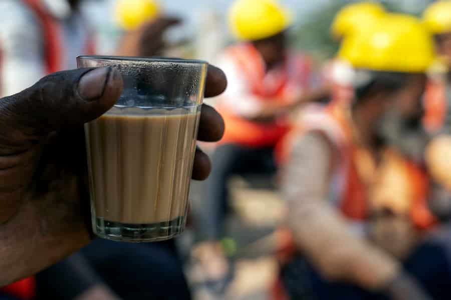 ज्यादा गर्म चाय का शौक खतरनाक! 65°C से ऊपर बढ़ सकता है कैंसर का रिस्क, जानें 8 जरूरी बातें 2 CHAI