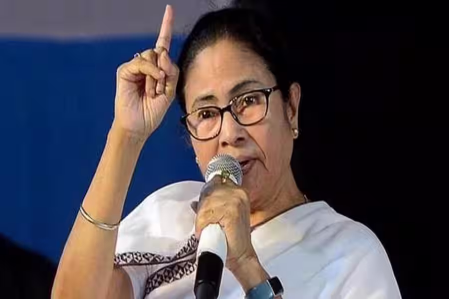 TMC की लड़ाई में नया मोड़! ममता गुट को फुटबॉल खिलाड़ी, ऋतब्रत खेमे को लिफाफा सिंबल