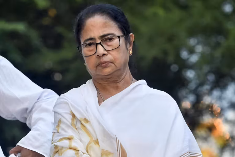 30 करोड़ के ट्रांसफर से गरमाई बंगाल की राजनीति, TMC फंड से अभिषेक बनर्जी की कंपनी तक पहुंची रकम!
