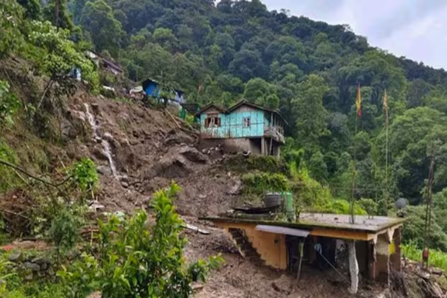 बारिश से हाहाकार: सिक्किम में 20 से ज्यादा घर बहे, ओडिशा में 10 हजार लोग सुरक्षित जगह भेजे गए; MP-UP-बिहार अलर्ट