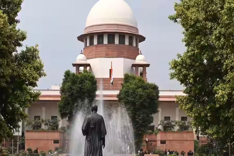 FIR में फंसे प्रदर्शनकारी छात्रों को राहत, सुप्रीम कोर्ट ने साफ किया रास्ता; गंभीर अपराध वालों को नहीं मिलेगा लाभ 2 FIR में फंसे प्रदर्शनकारी छात्रों को राहत, सुप्रीम कोर्ट ने साफ किया रास्ता; गंभीर अपराध वालों को नहीं मिलेगा लाभ